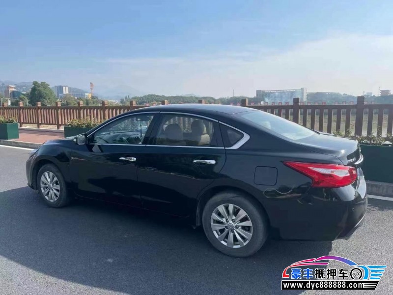 17年日产天籁轿车抵押车出售