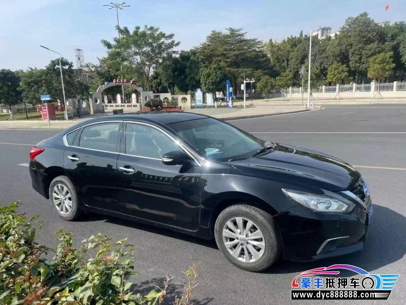 17年日产天籁轿车抵押车出售