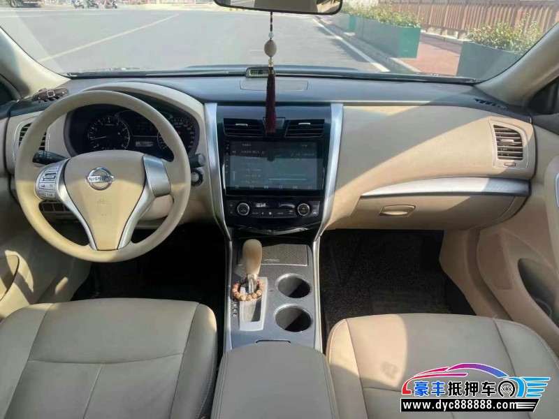 17年日产天籁轿车抵押车出售