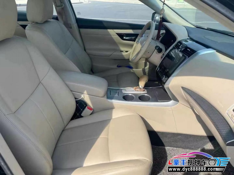 17年日产天籁轿车抵押车出售