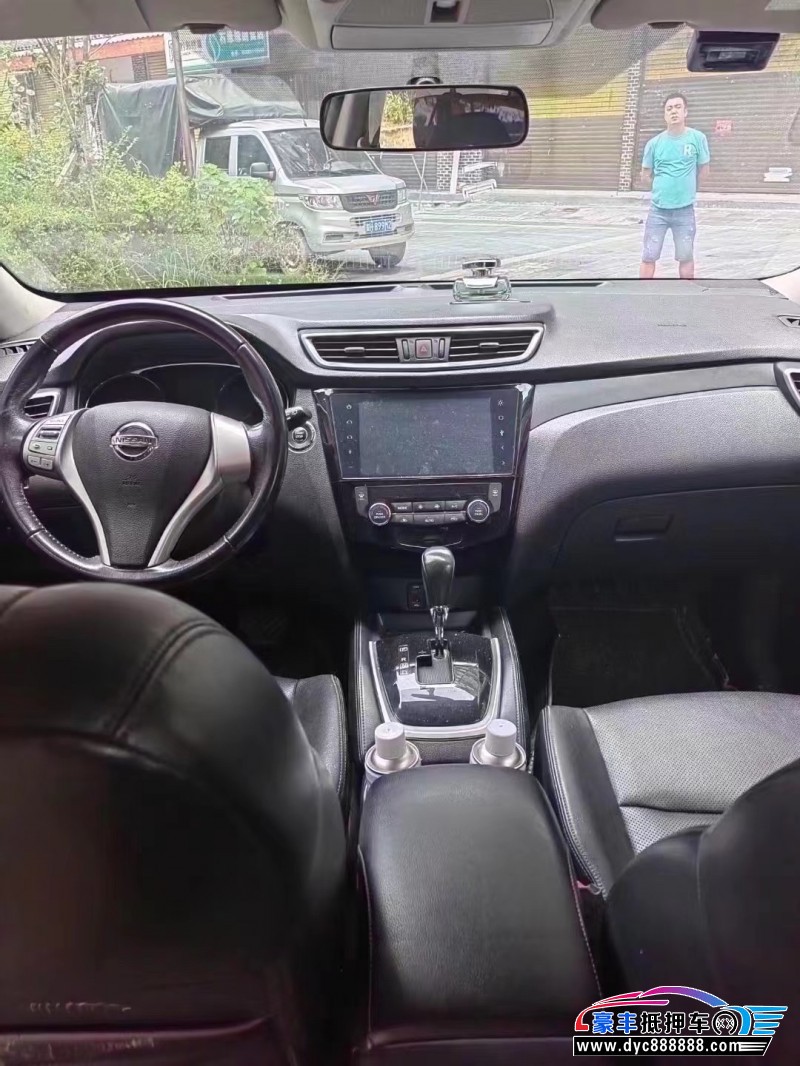 16年日产奇骏轿车抵押车出售