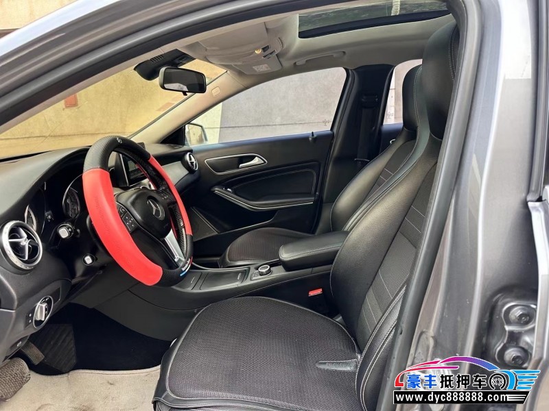 14年奔驰GLA轿车抵押车出售