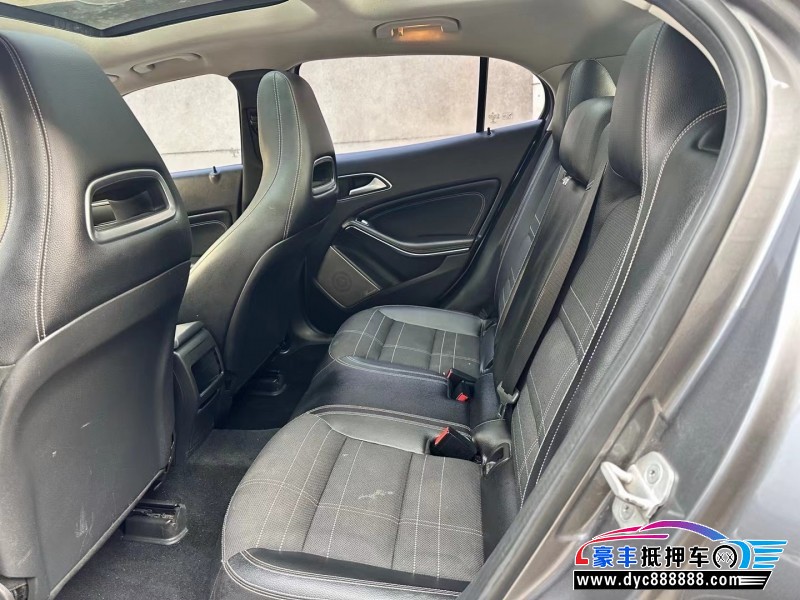 14年奔驰GLA轿车抵押车出售