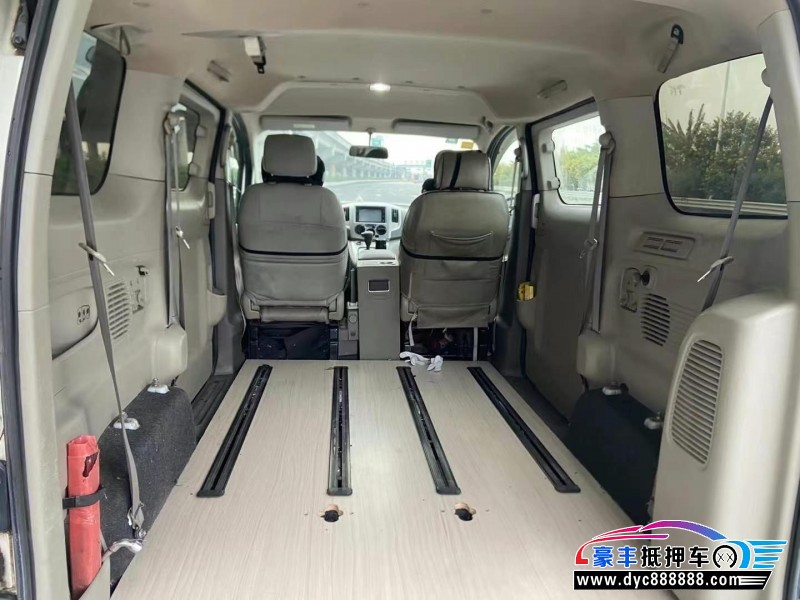 15年日产NV200轿车抵押车出售