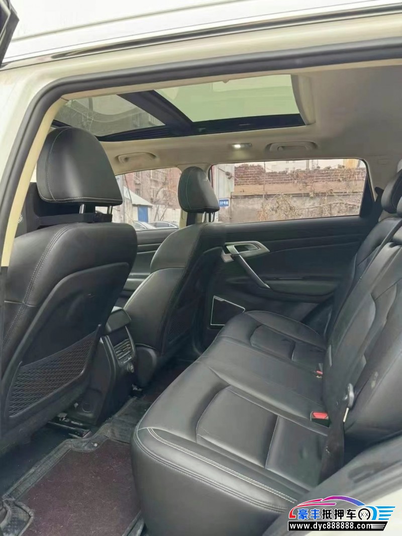 17年吉利博越轿车抵押车出售