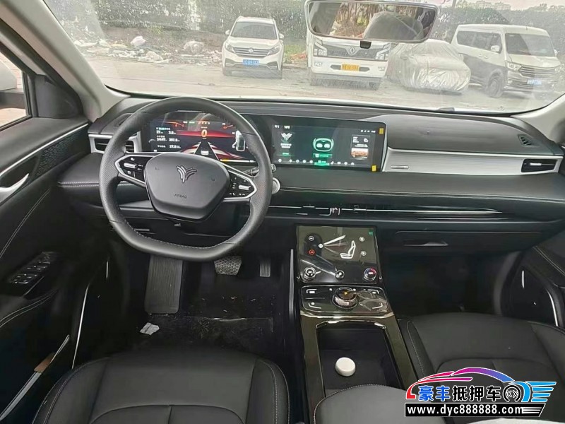 24年哪吒U轿车抵押车出售