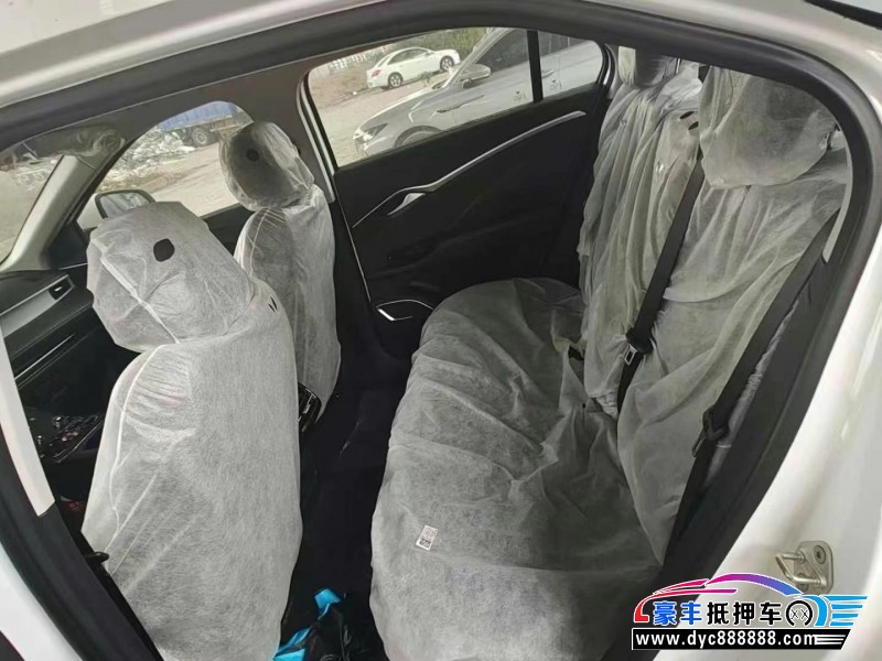 24年哪吒U轿车抵押车出售