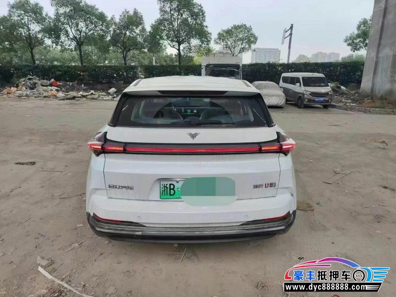 24年哪吒U轿车抵押车出售