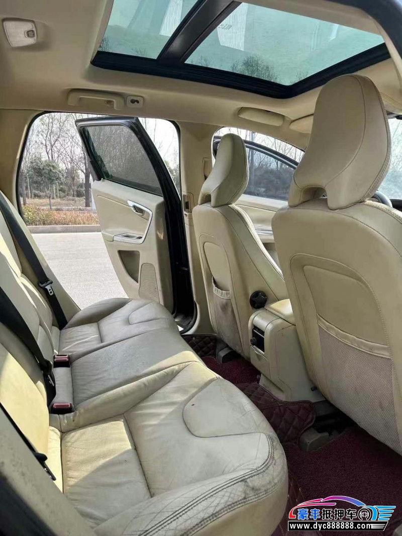 13年沃尔沃XC60轿车抵押车出售
