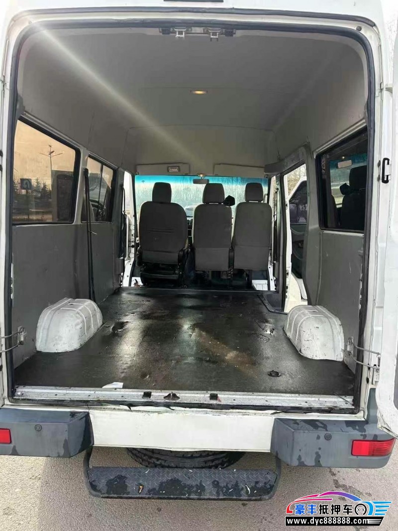 21年依维柯得意轿车抵押车出售