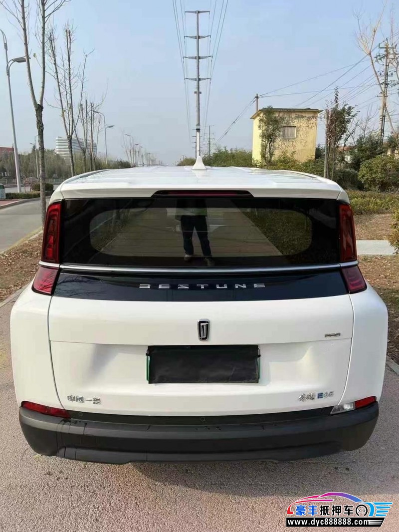 23年奔腾E05轿车抵押车出售