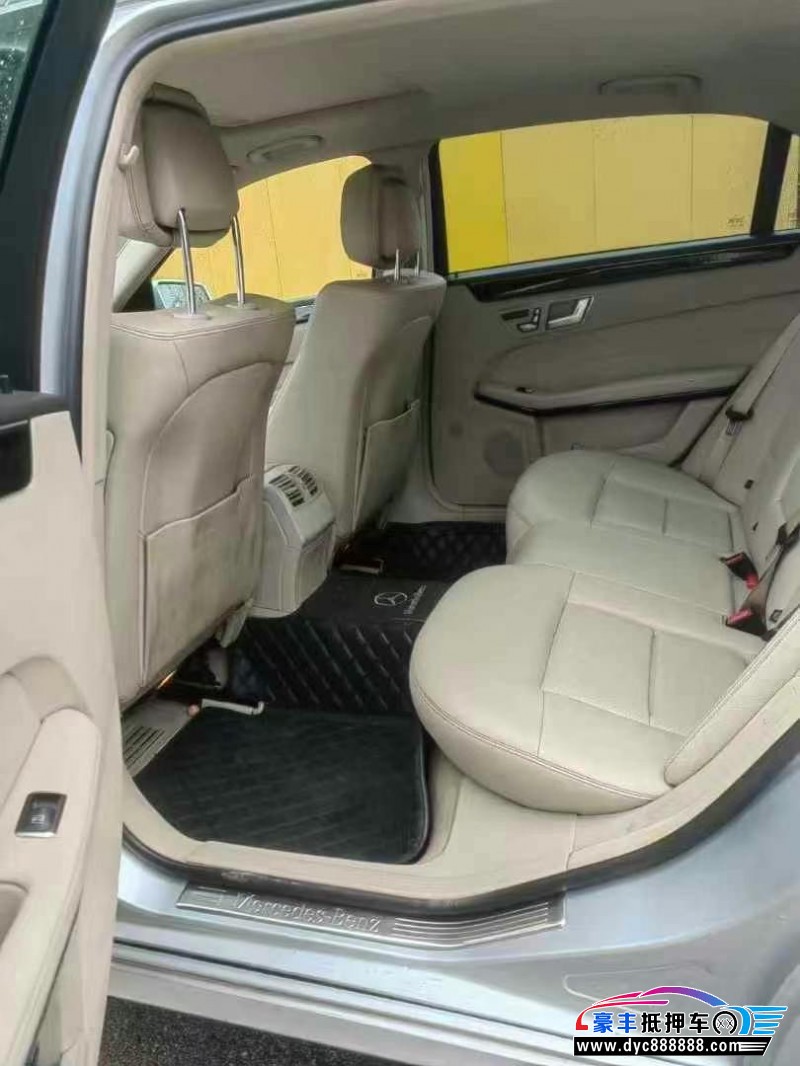 13年奔驰E轿车抵押车出售