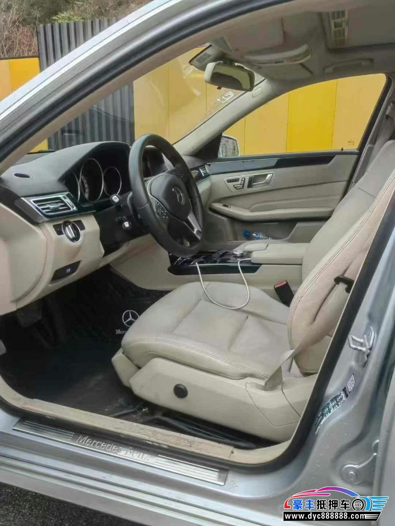 13年奔驰E轿车抵押车出售
