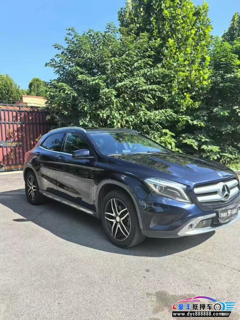 15年奔驰GLA轿车抵押车出售