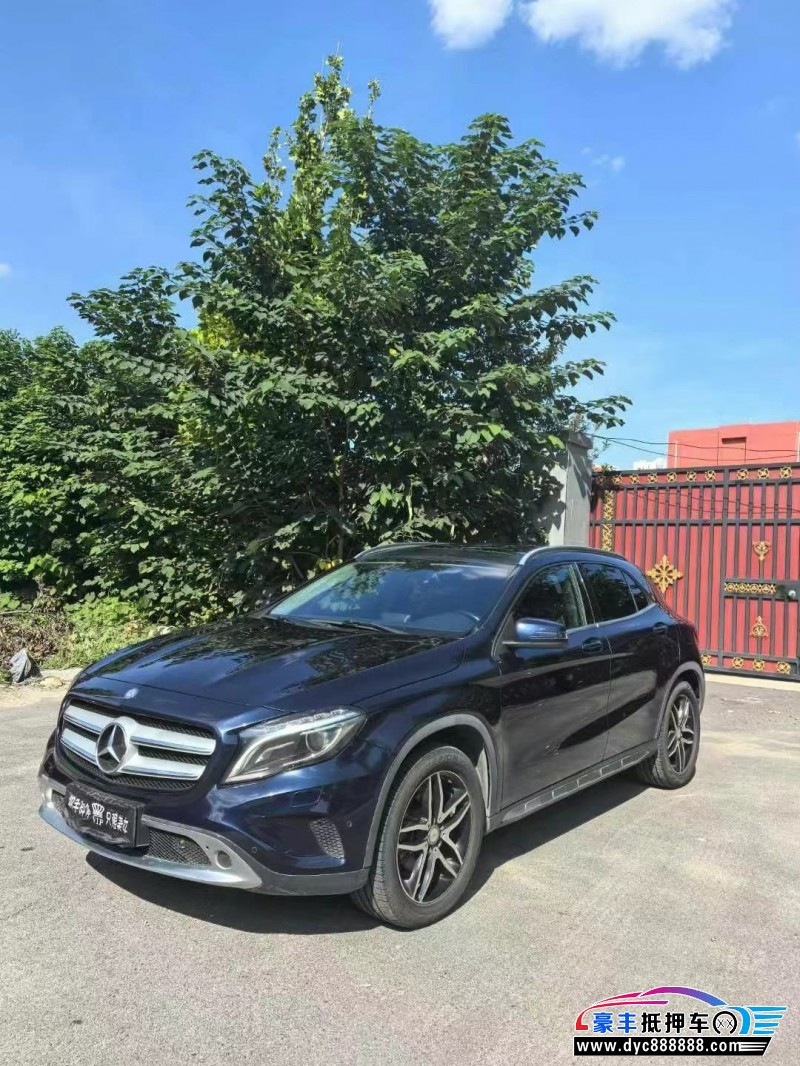 15年奔驰GLA轿车抵押车出售