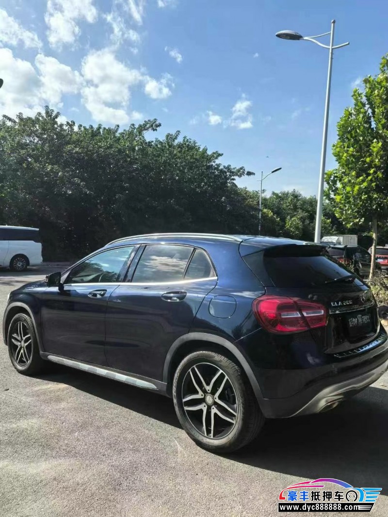 15年奔驰GLA轿车抵押车出售