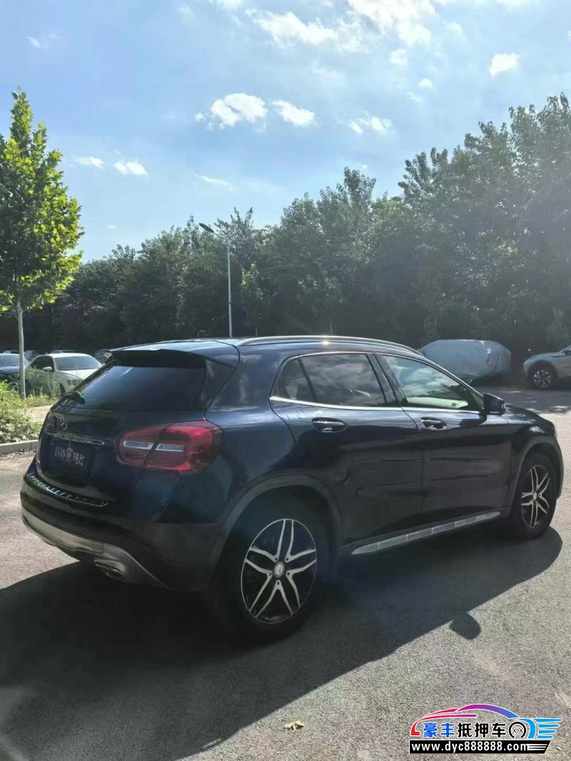 15年奔驰GLA轿车抵押车出售