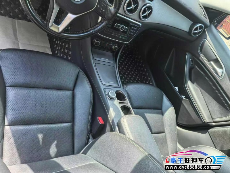 15年奔驰GLA轿车抵押车出售