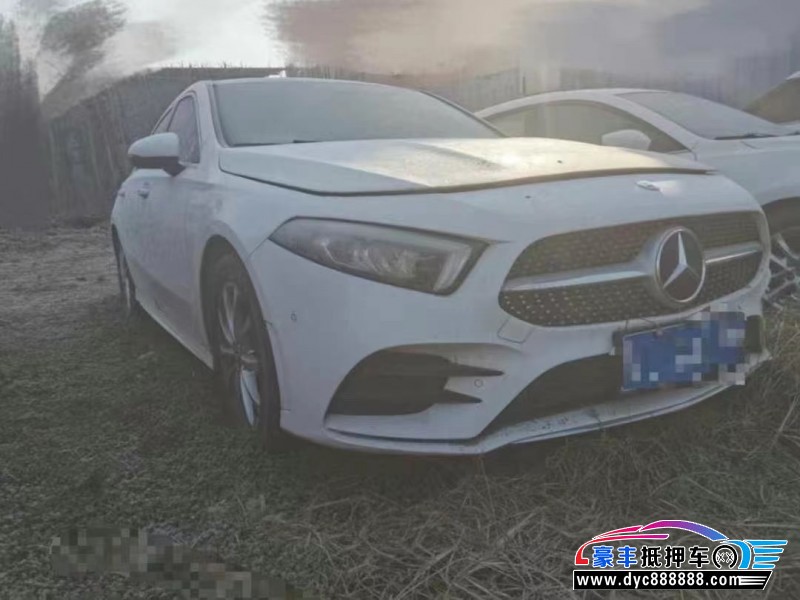 19年奔驰A轿车抵押车出售