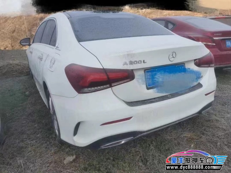 19年奔驰A轿车抵押车出售