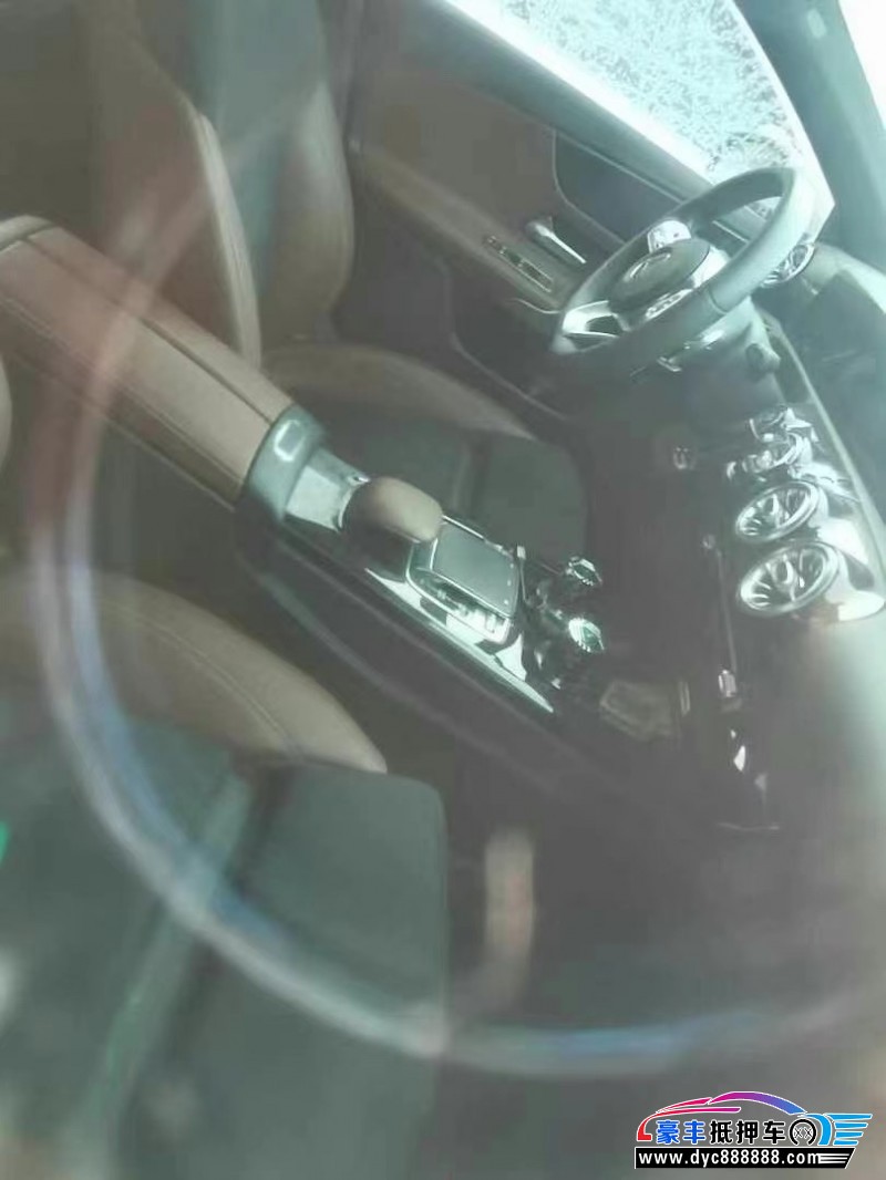 19年奔驰A轿车抵押车出售