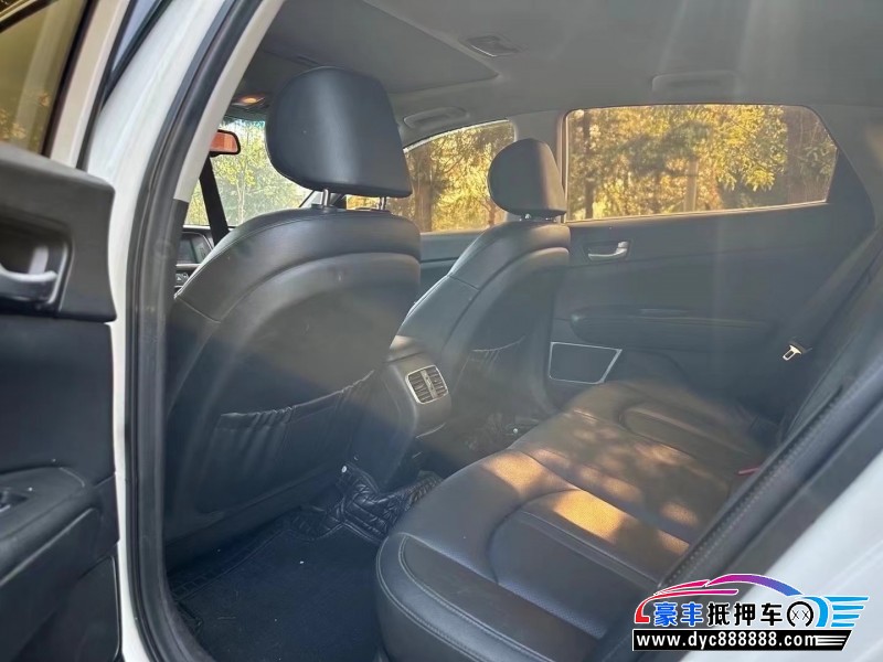 19年起亚K5轿车抵押车出售