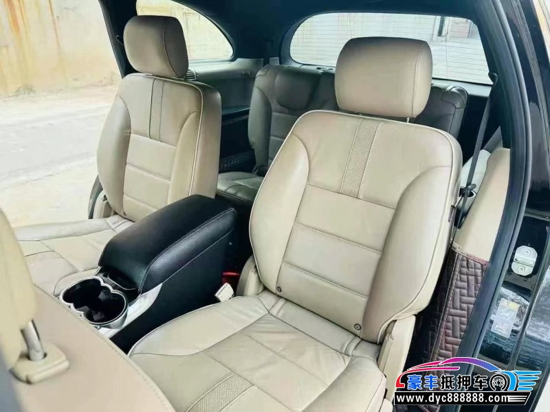 14年奔驰R轿车抵押车出售