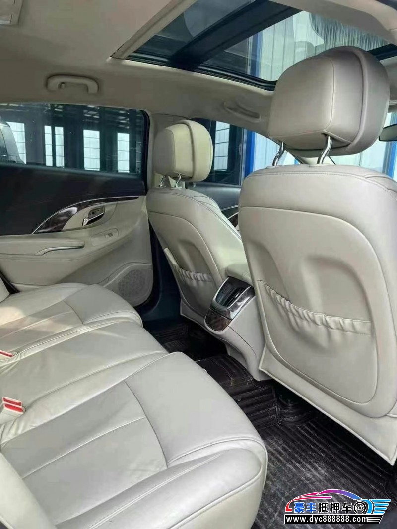 15年别克君越轿车抵押车出售