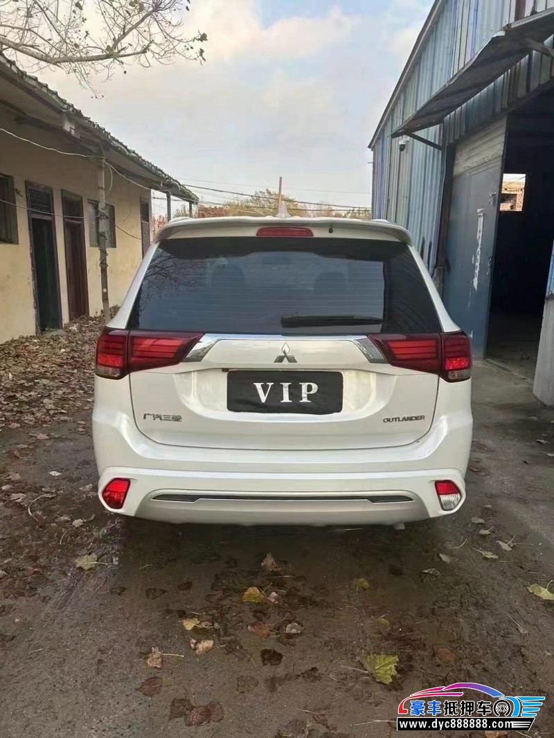 22年三菱欧蓝德轿车抵押车出售