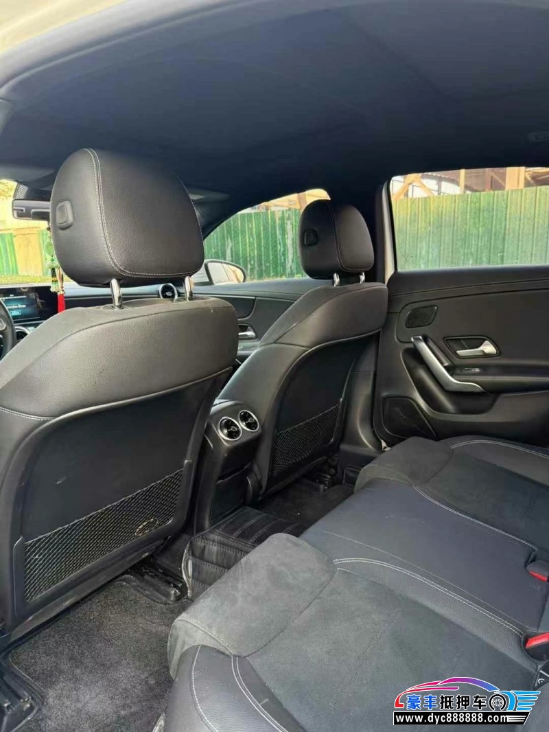 20年奔驰A轿车抵押车出售