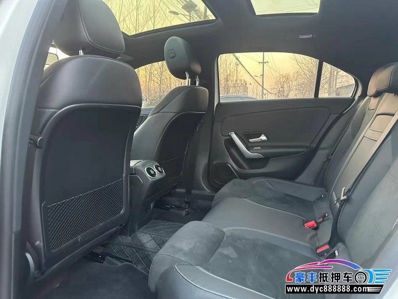 21年奔驰A轿车抵押车出售