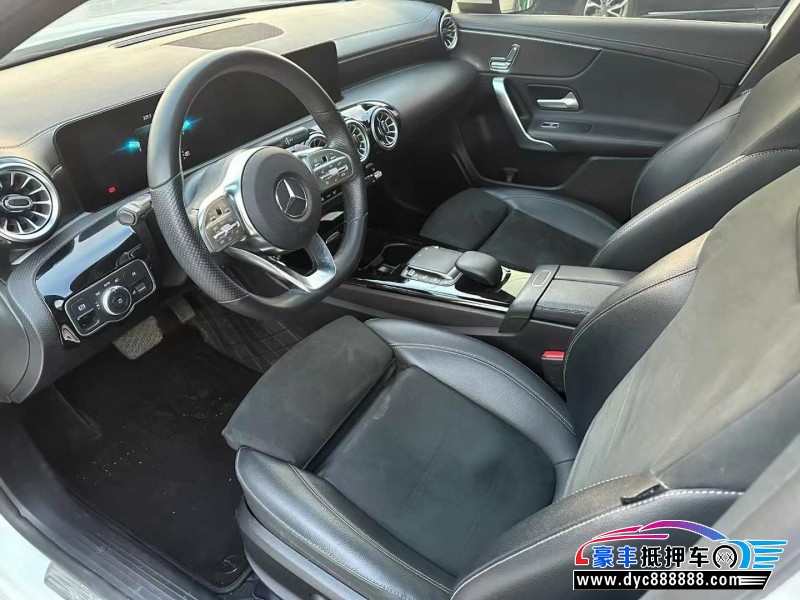 21年奔驰A轿车抵押车出售