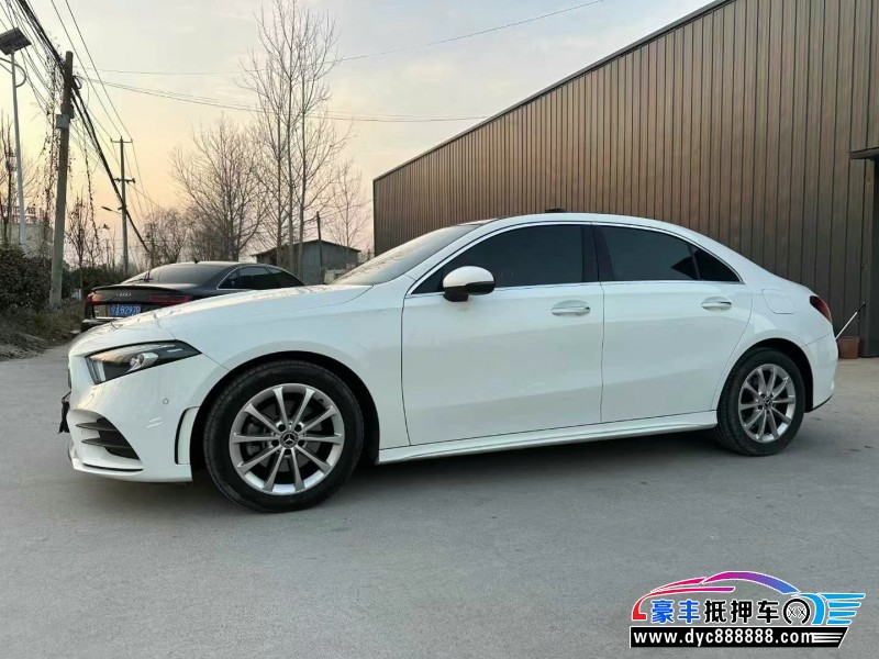 21年奔驰A轿车抵押车出售