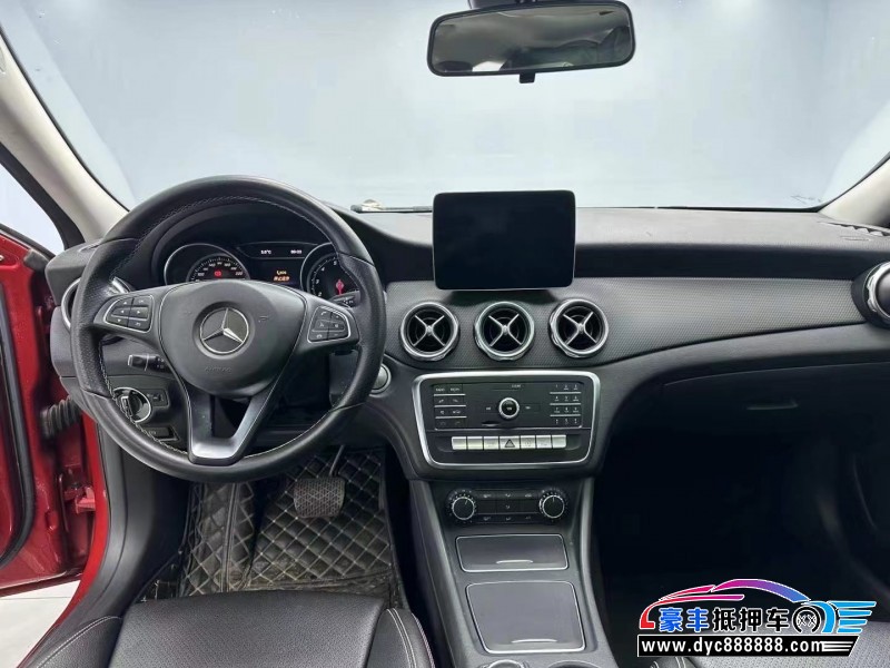 18年奔驰GLA轿车抵押车出售