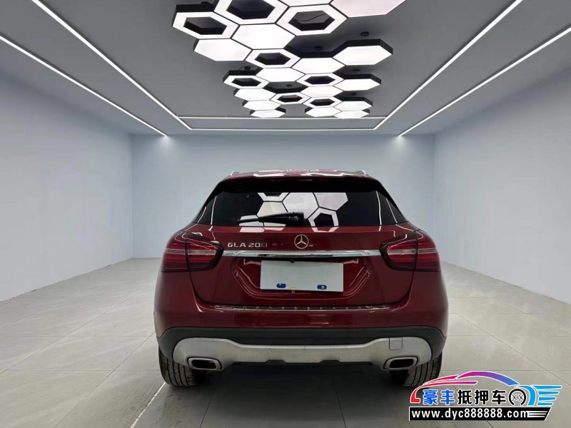 18年奔驰GLA轿车抵押车出售