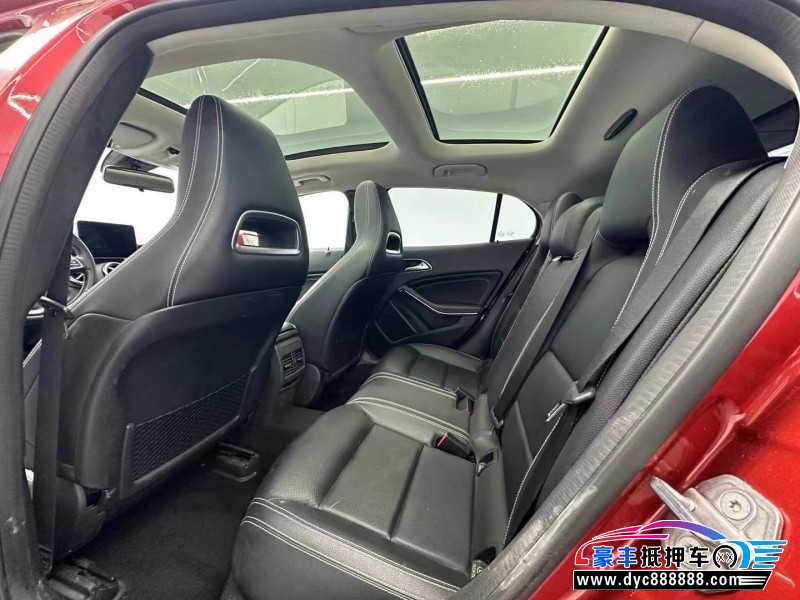 18年奔驰GLA轿车抵押车出售