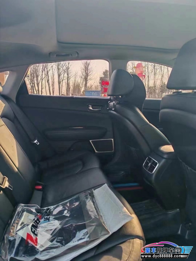 17年起亚K5轿车抵押车出售