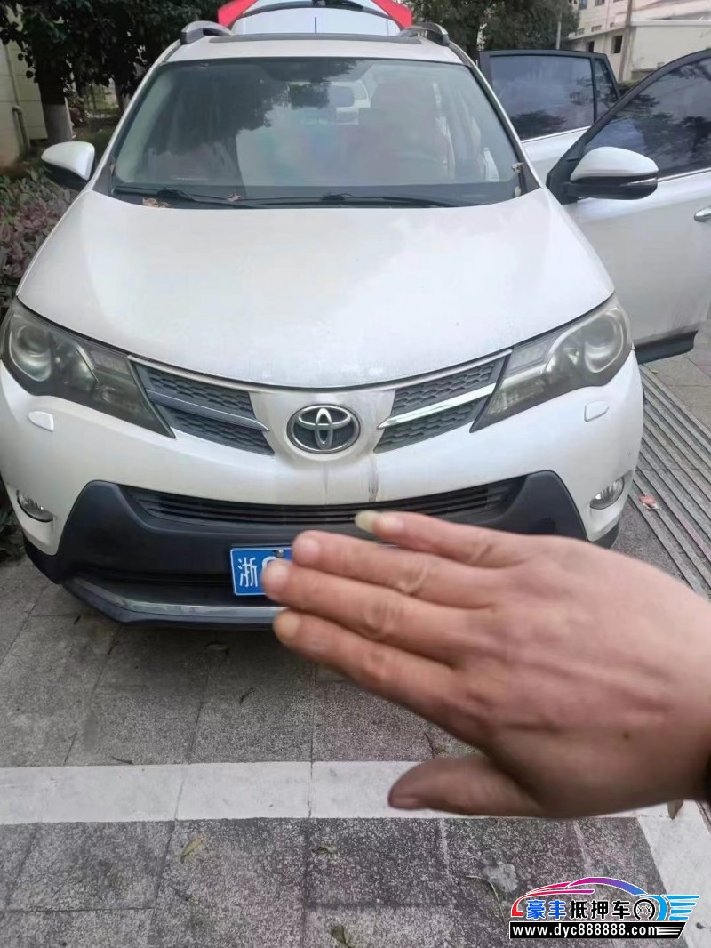 13年丰田RAV4荣放轿车抵押车出售