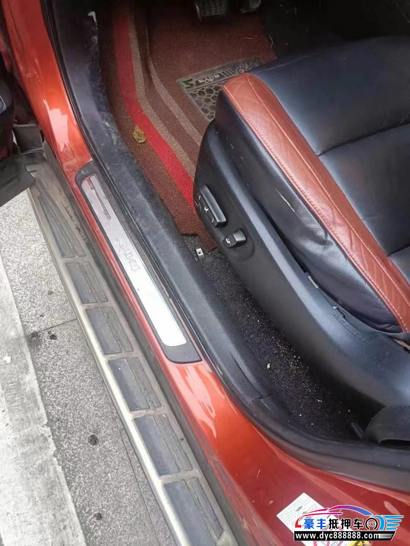 13年丰田RAV4荣放轿车抵押车出售