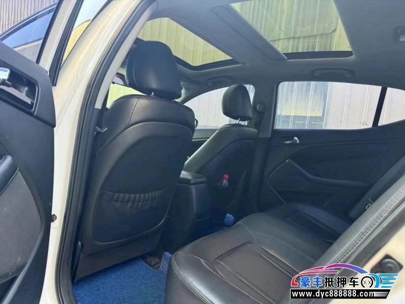 13年起亚K5轿车抵押车出售