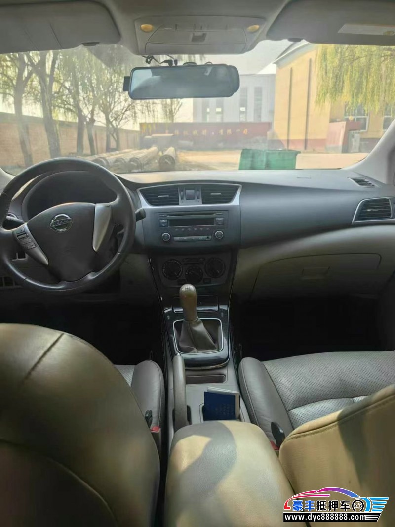 13年日产轩逸轿车抵押车出售