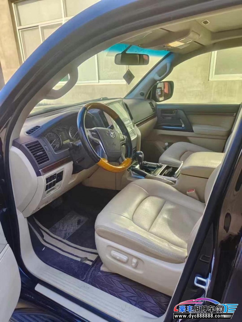 18年丰田兰德酷路泽(陆巡)轿车抵押车出售