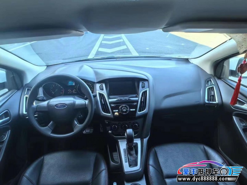 14年福特福克斯轿车抵押车出售