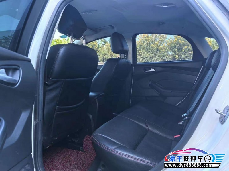 14年福特福克斯轿车抵押车出售