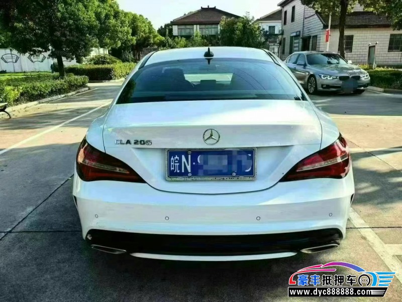 18年奔驰GLA轿车抵押车出售