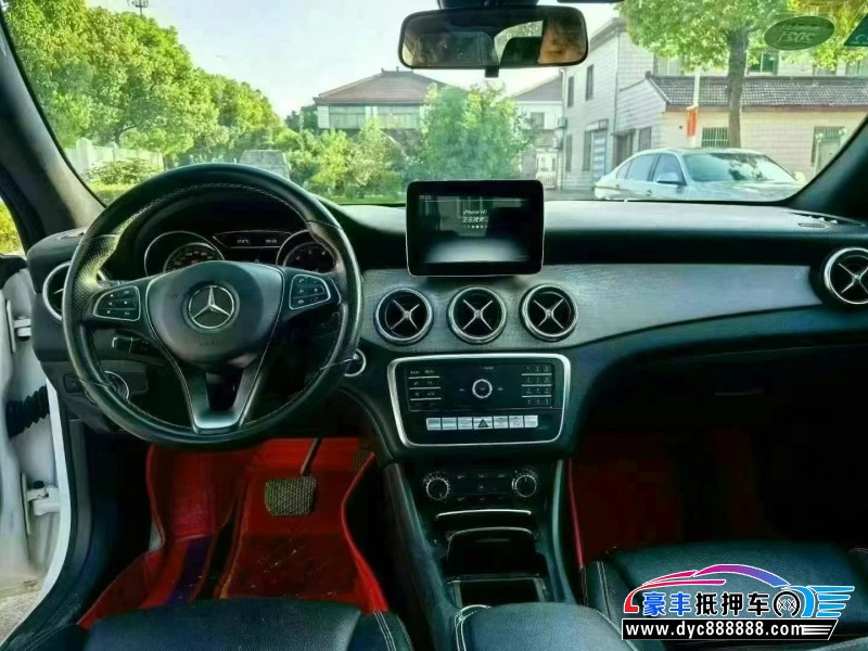 18年奔驰GLA轿车抵押车出售