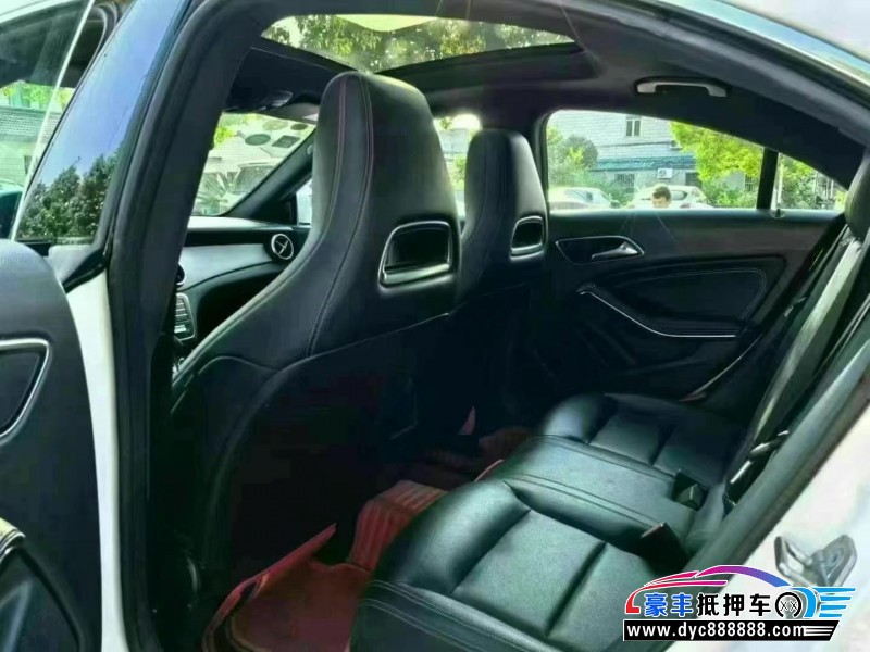 18年奔驰GLA轿车抵押车出售