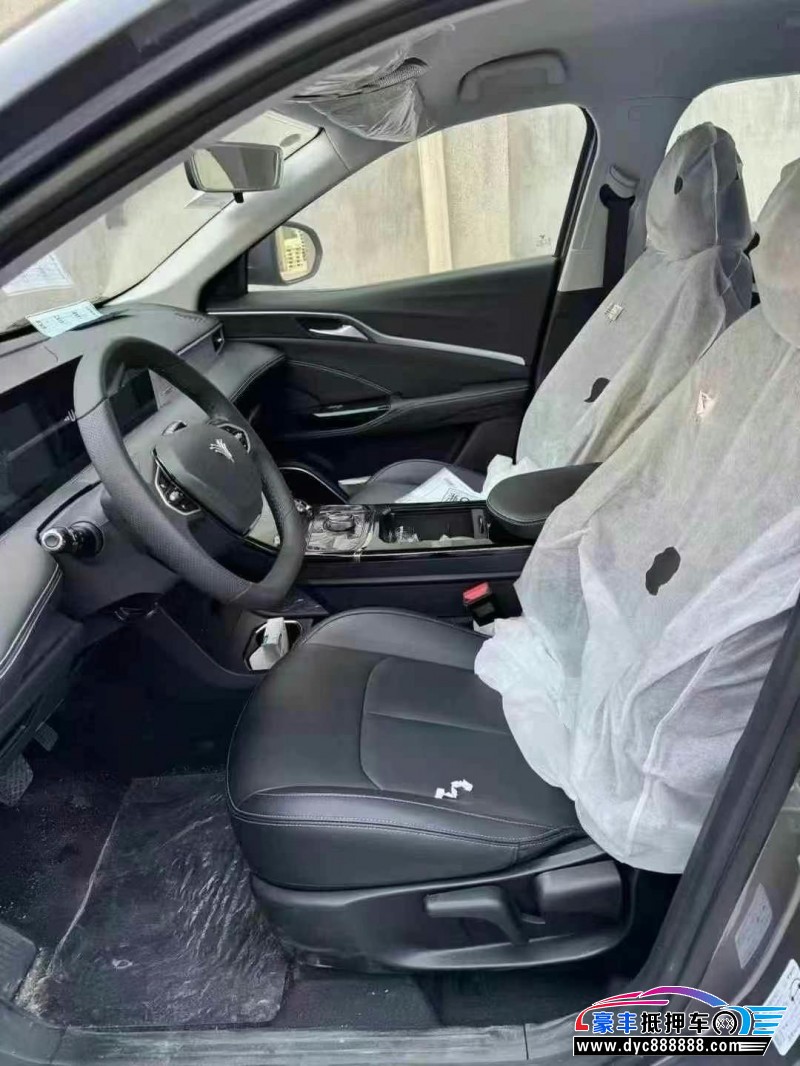 24年哪吒U轿车抵押车出售