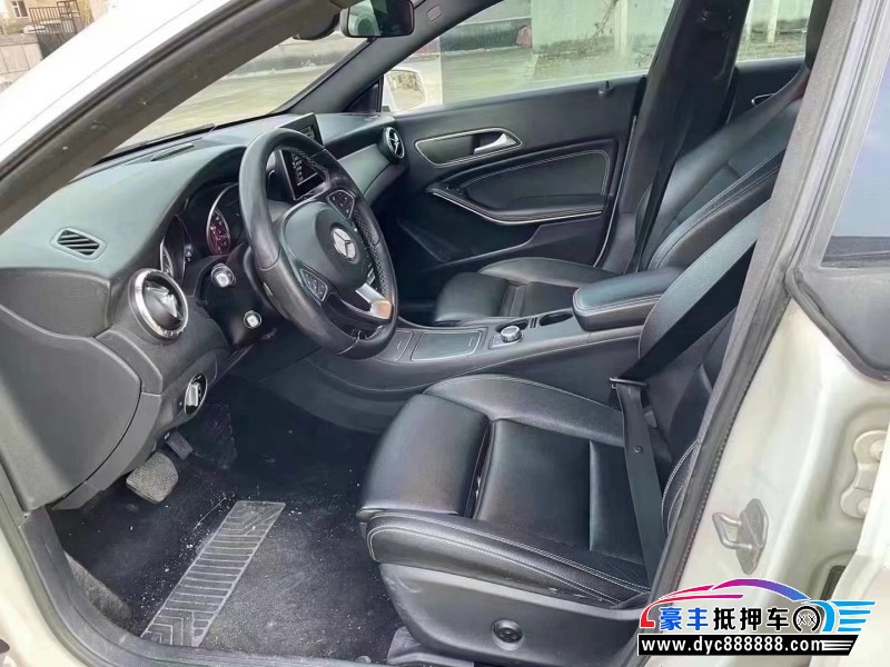 17年奔驰CLA轿车抵押车出售