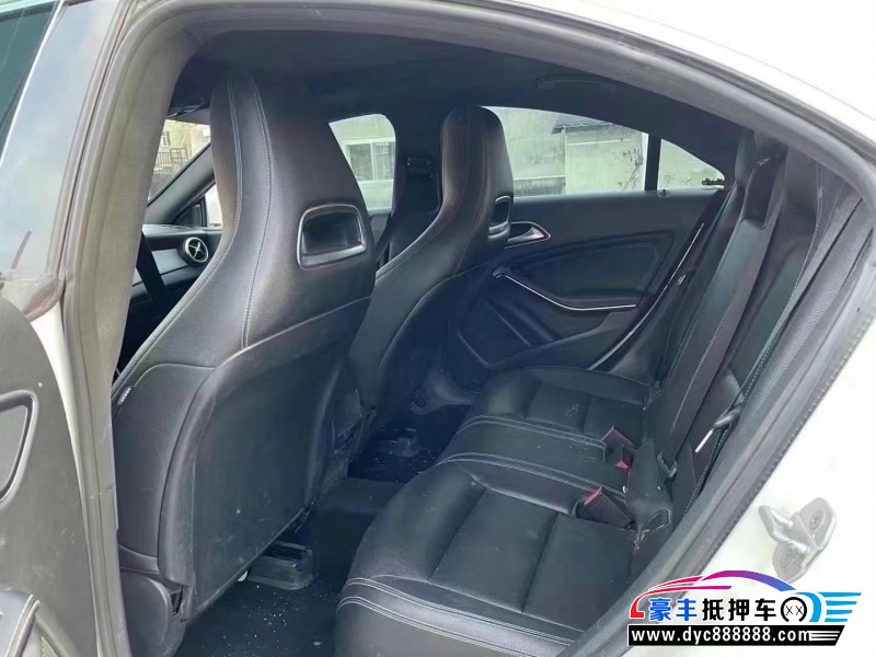 17年奔驰CLA轿车抵押车出售